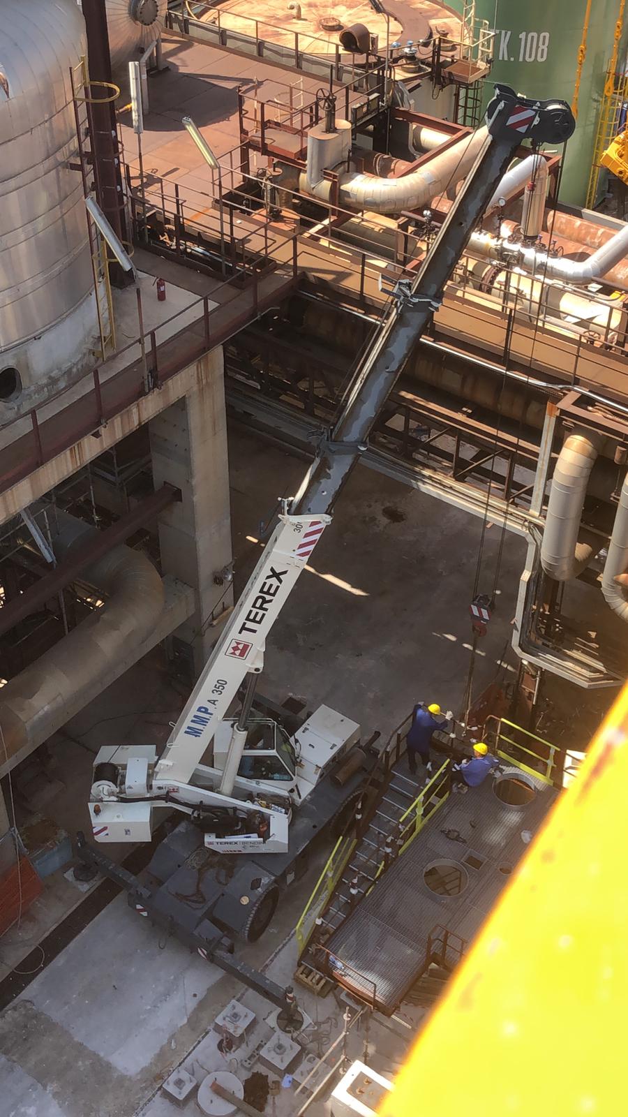 Progetti eseguiti MMP in impianto industriale con gru e attività di cantiere